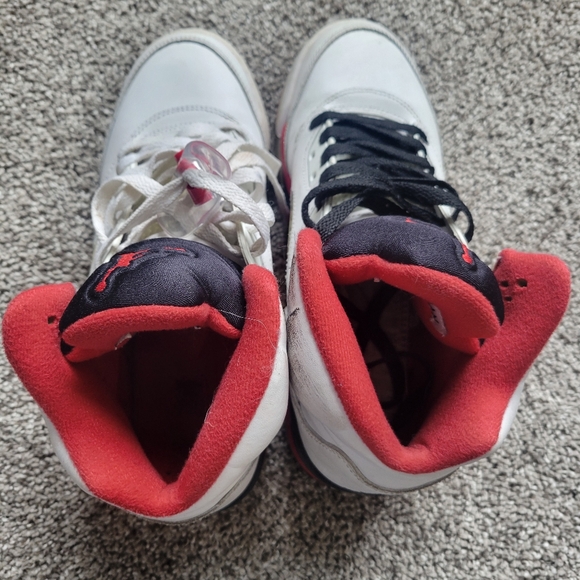 🔴SOLD🔴 AIR JORDAN HIGHTOP SNEAKERS - Picture 6 of 8